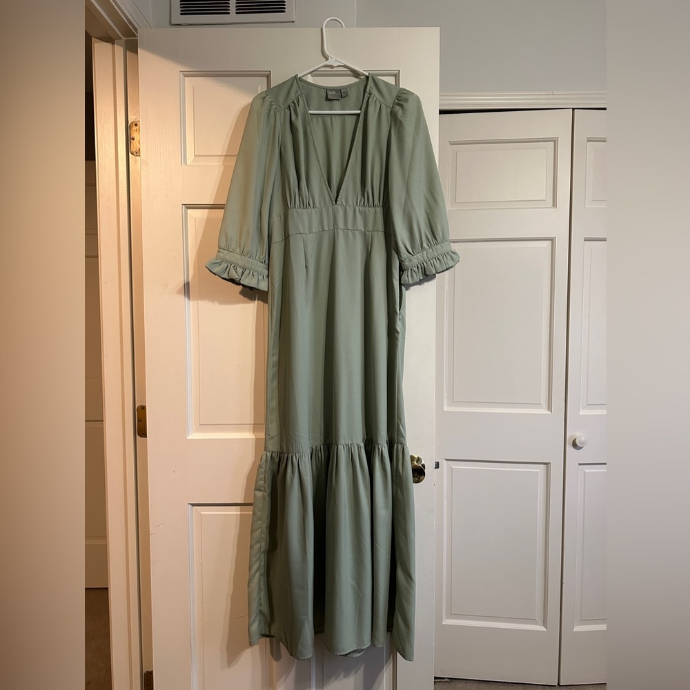 Elegant Sage Green Maxi Dress - NWOT - Never Worn